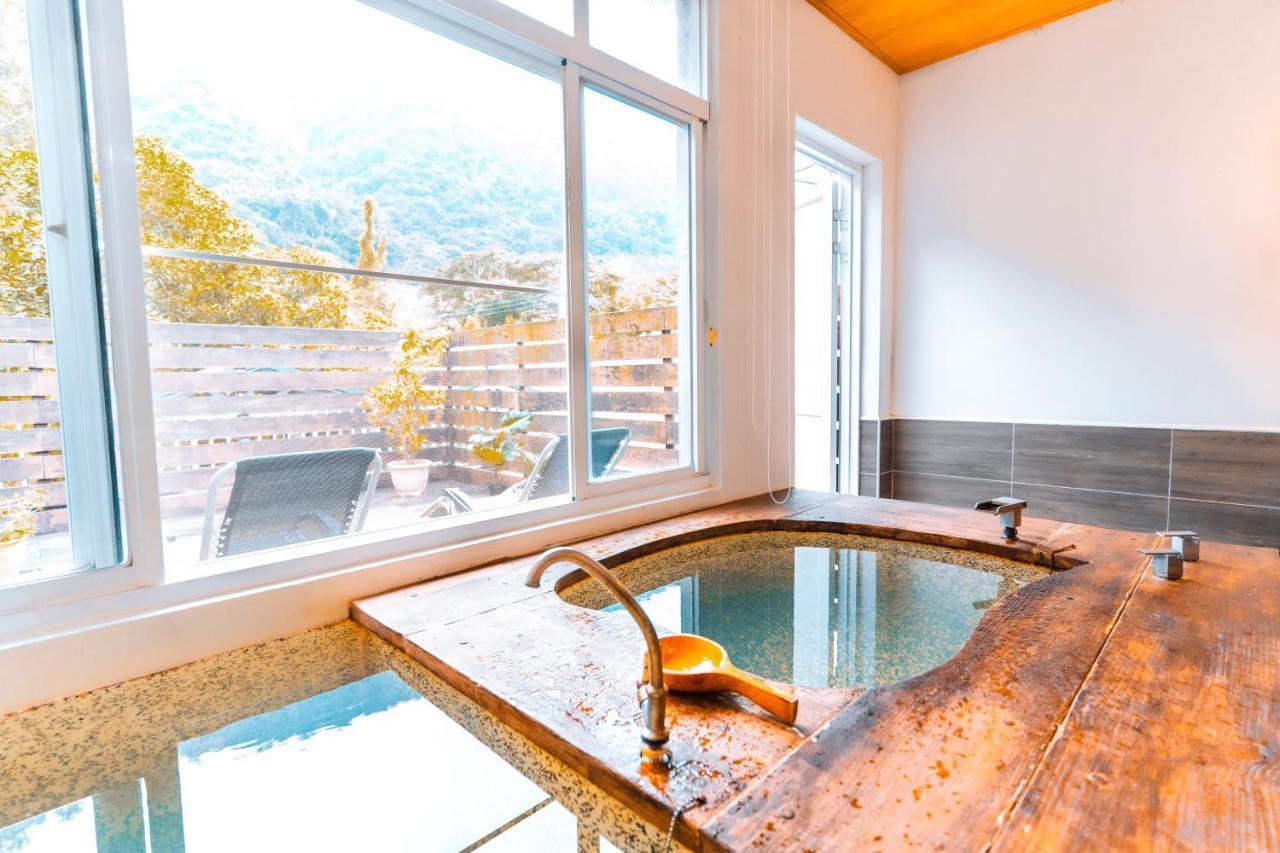 Cdr Hotspring Resort Liugui Exteriör bild
